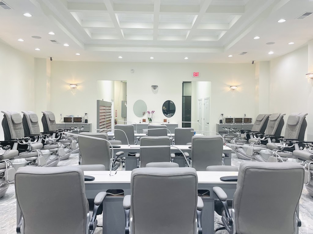 Lavish Nails And Spa 28273
