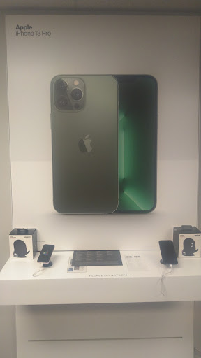 Home Theater Store «RadioActive Electronics», reviews and photos, 15624 W High St, Middlefield, OH 44062, USA