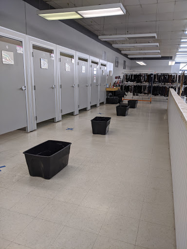 Discount Store «Discount Fashion Warehouse Kettering», reviews and photos, 2836 Wilmington Pike, Kettering, OH 45419, USA