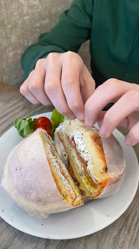 Sandwich au poulet du Café Strada Café à Paris - n°4