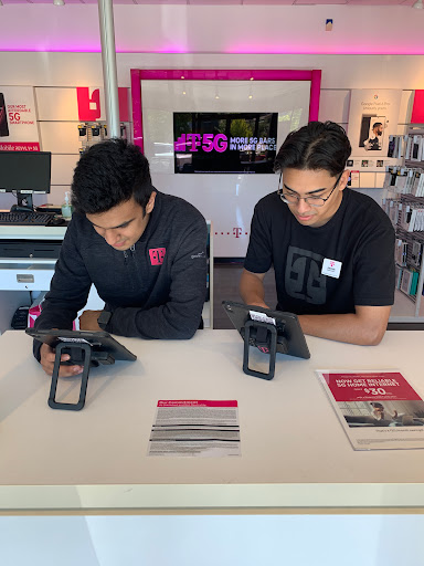 Cell Phone Store «T-Mobile», reviews and photos, 4813 Evergreen Way, Everett, WA 98203, USA