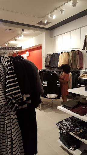 Clothing Store «F21 RED», reviews and photos, 121 Pavilion Pkwy A, Fayetteville, GA 30214, USA