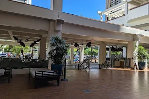 Marriott Waikiki Beach Ohua Ave Entrance image