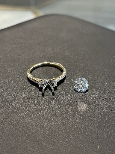 Jewelry Store «Edward Warren Jewelers», reviews and photos, 1610 Cross Creeks Blvd, Pickerington, OH 43147, USA