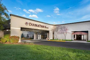 DoubleTree by Hilton Hotel Lawrence image