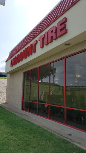 Tire Shop «Discount Tire Store - Lewisville, TX», reviews and photos, 2385 S Stemmons Fwy, Lewisville, TX 75067, USA