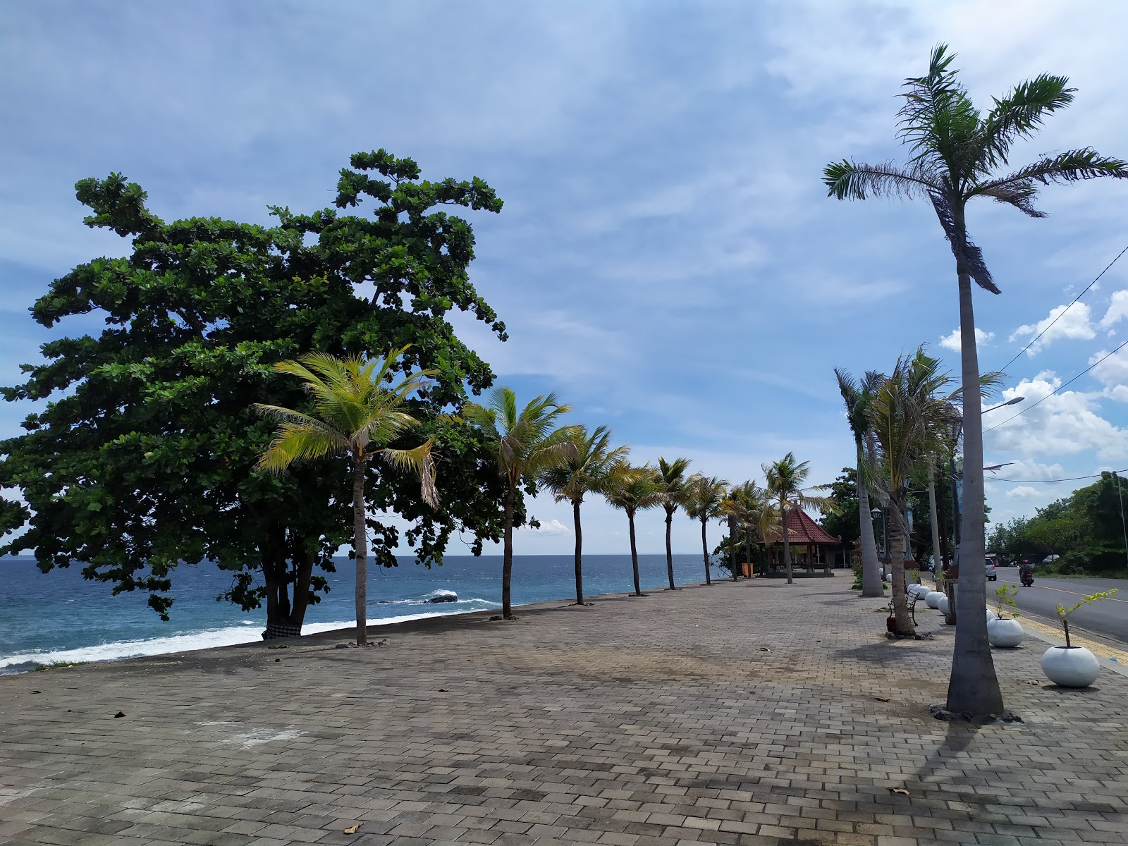 Foto di Yeh Malet Beach e l'insediamento