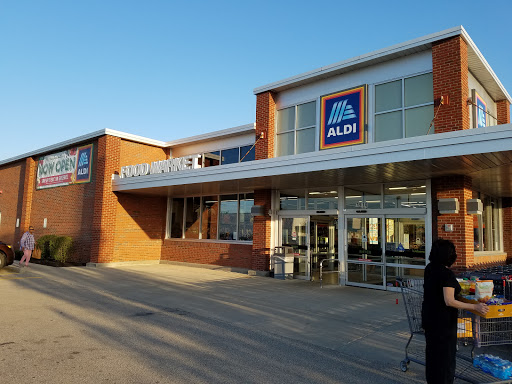 ALDI, 7910 Tylersville Square Dr, West Chester Township, OH 45069, USA, 