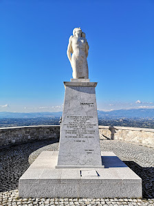 Monumento alla Mamma Ciociara Via Civita, 43, 03020 Castro dei Volsci FR, Italia