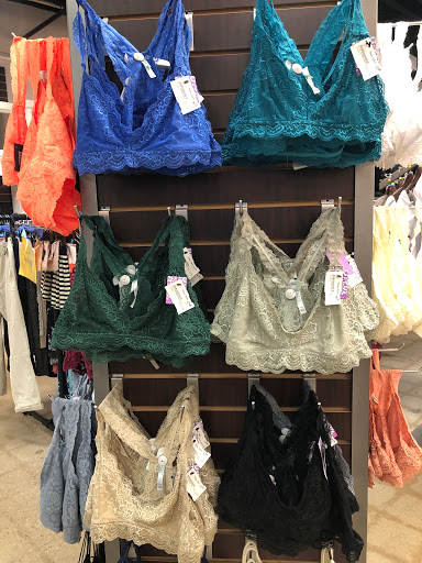 Clothing Store «Uptown Cheapskate», reviews and photos, 1830 York Rd, Timonium, MD 21093, USA