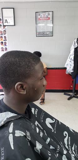 Barber Shop «Heads Up Barber & Beauty», reviews and photos, 2801 Pinecroft Rd # A, Greensboro, NC 27407, USA