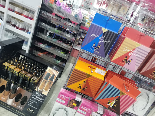 Beauty Supply Store «K-Stone Beauty Supply», reviews and photos, 20 Madison St, Oak Park, IL 60302, USA