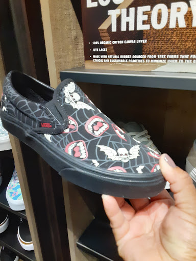 Shoe Store «Vans», reviews and photos, 1065 Brea Mall, Brea, CA 92821, USA