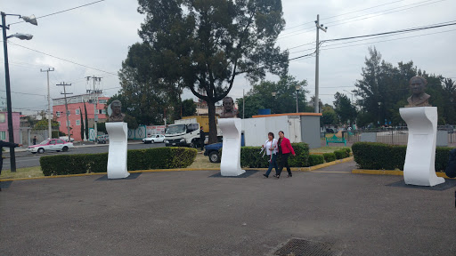 Plaza Hombres Ilustres Iztapalapa