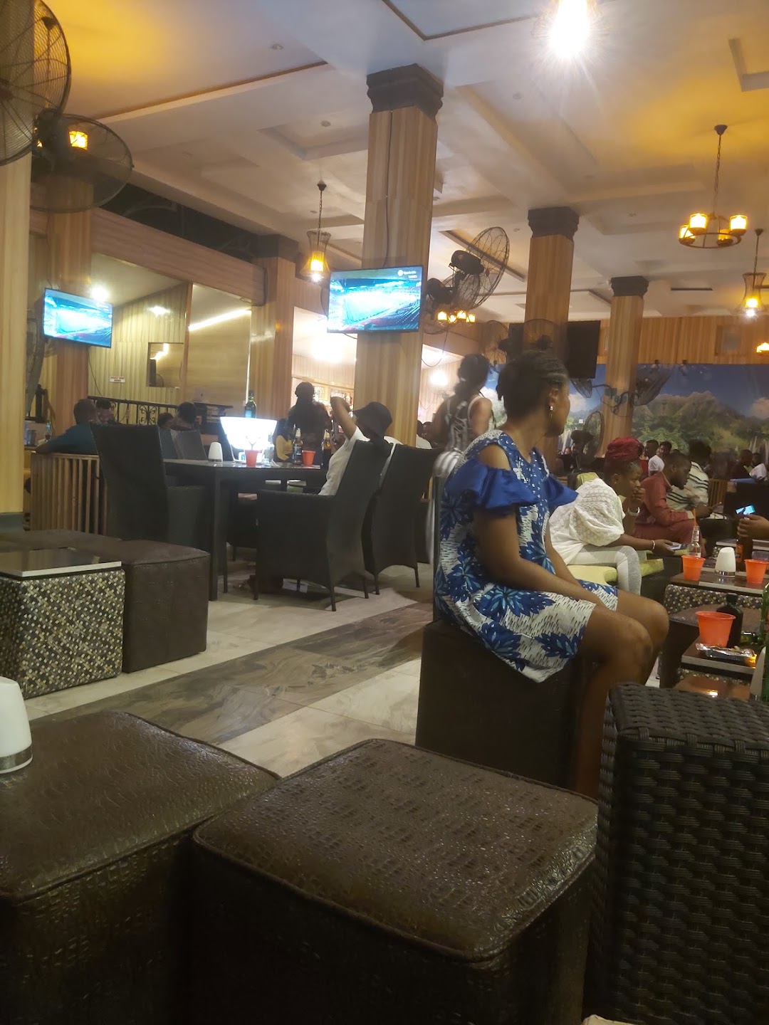 NIKKIS Lounge