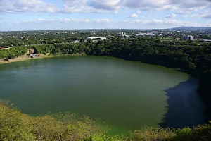 Laguna de Tiscapa image