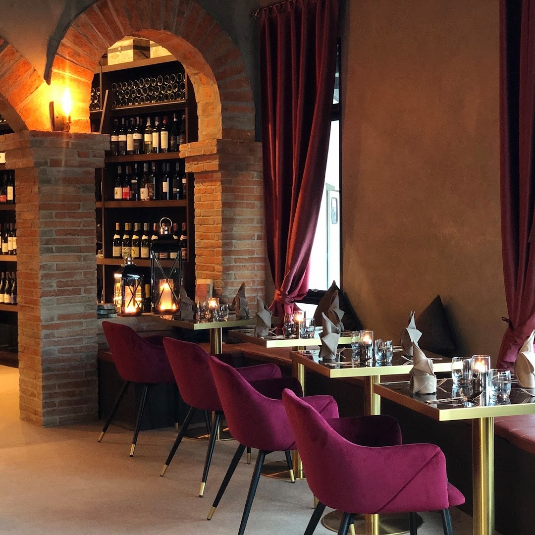 La Vineria House Wine & Restaurant