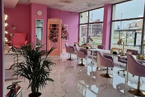 Essens Beauty Bar image