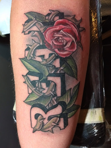 Tattoo Shop «True Line Tattoo», reviews and photos, 412 N White Horse Pike, Stratford, NJ 08084, USA