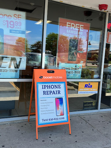Boost Mobile Store, 2180 W Lake St, Hanover Park, IL 60133, USA, 