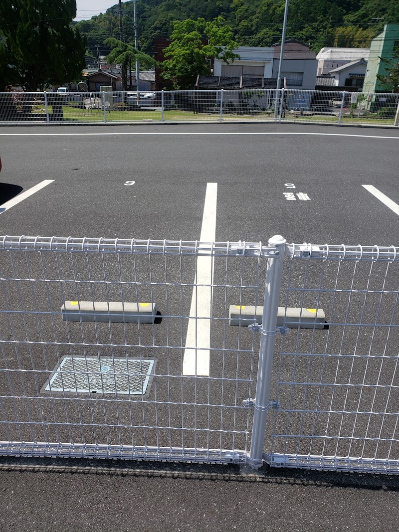 市民図書館・中央公園駐車場