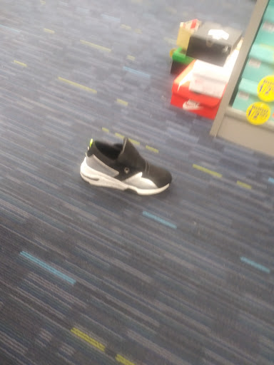 Shopping Mall «Southland Terrace Shopping Center», reviews and photos, 3971 7th Street Rd, Louisville, KY 40216, USA