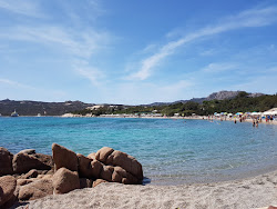 Spiaggia La Celvia'in fotoğrafı - rahatlamayı sevenler arasında popüler bir yer