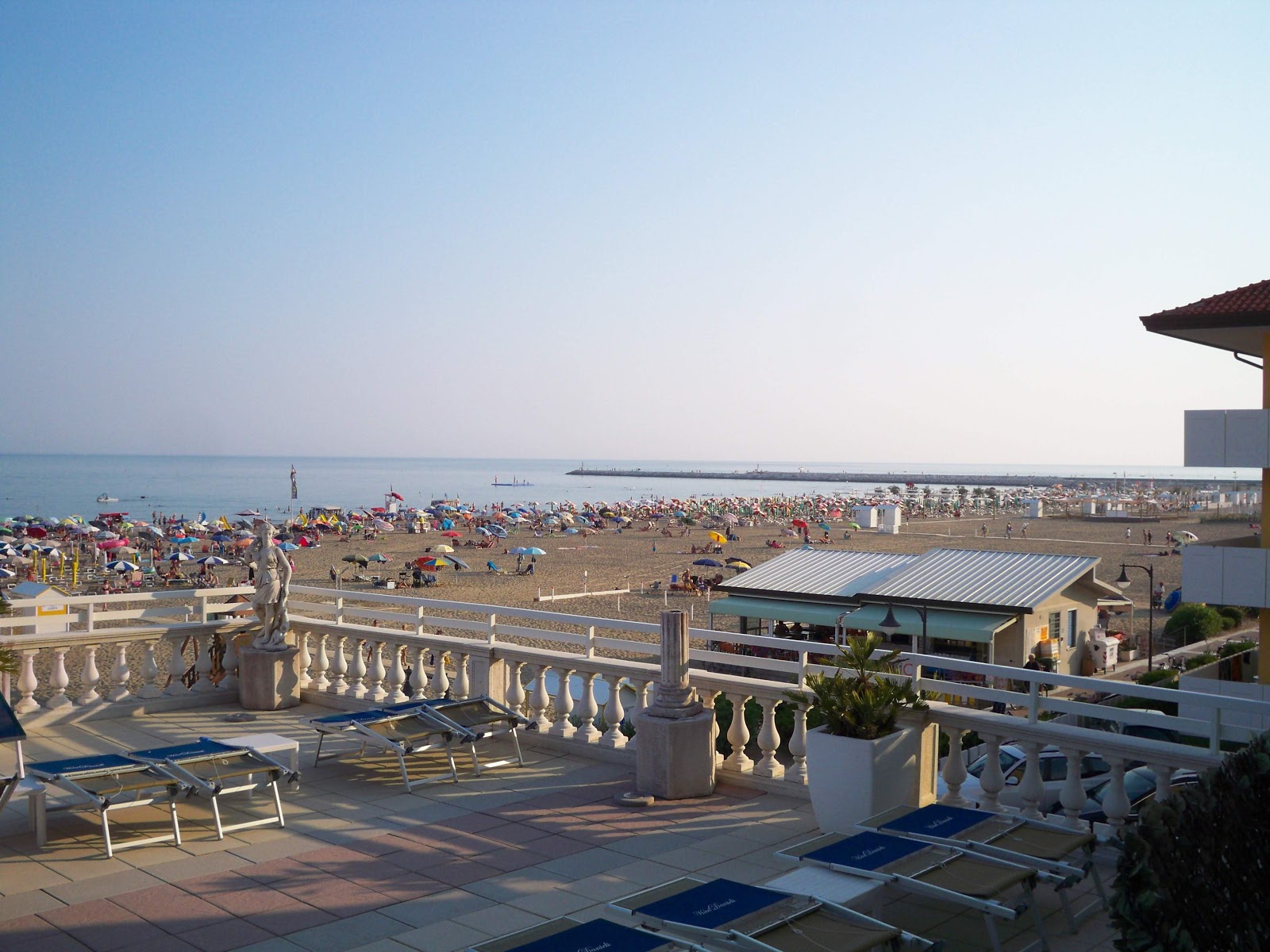 Photo of Caorle beach with very clean level of cleanliness