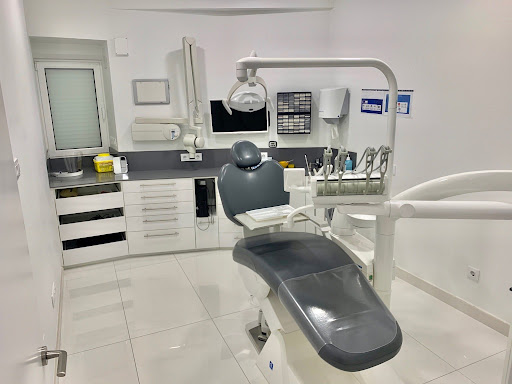 CLINICA DENTAL SAN MIGUEL en Los Corrales de Buelna, Cantabria