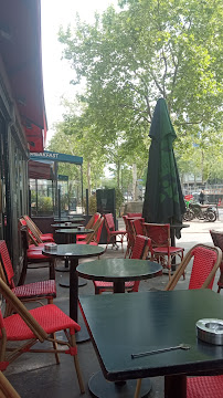 Atmosphère du Restaurant Brasserie Tabac Le Maillot - Point Nickel à Paris - n°14