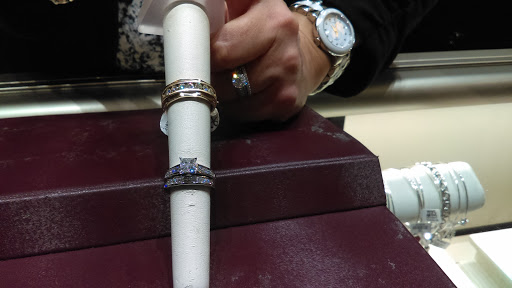 Jewelry Store «Helzberg Diamonds», reviews and photos, 1101 Melbourne Rd Suite 3055, Hurst, TX 76053, USA