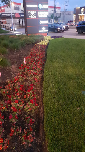 Shopping Mall «Riverpoint Center», reviews and photos, 1730 W Fullerton Ave, Chicago, IL 60614, USA