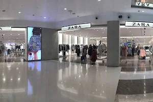 Zara Store in Oberoi Mall, Mumbai image