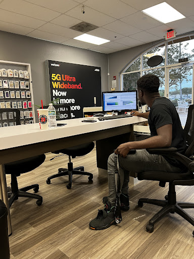 Cell Phone Store «Verizon Wireless - TCC», reviews and photos, 7339 52nd Pl E, Bradenton, FL 34203, USA