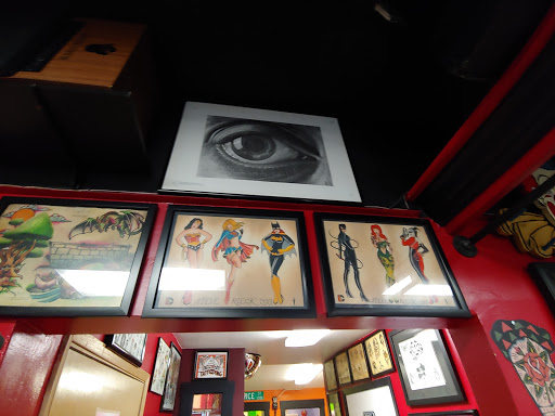 Tattoo Shop «Pierced Hearts Tattoo Parlor», reviews and photos, 5307 Roosevelt Way NE, Seattle, WA 98105, USA