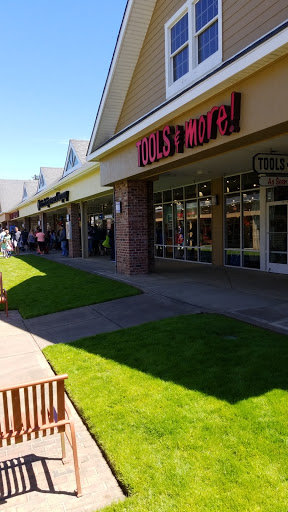 Shopping Mall «Lincoln City Outlets», reviews and photos, 1500 SE East Devils Lake Rd, Lincoln City, OR 97367, USA