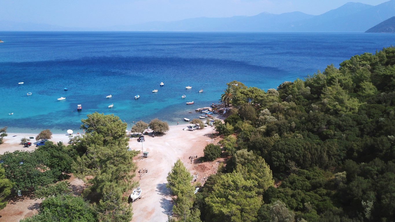 Foto di Mourtia beach con molto pulita livello di pulizia