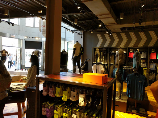 Clothing Store «Nike Boston», reviews and photos, 200 Newbury St, Boston, MA 02116, USA