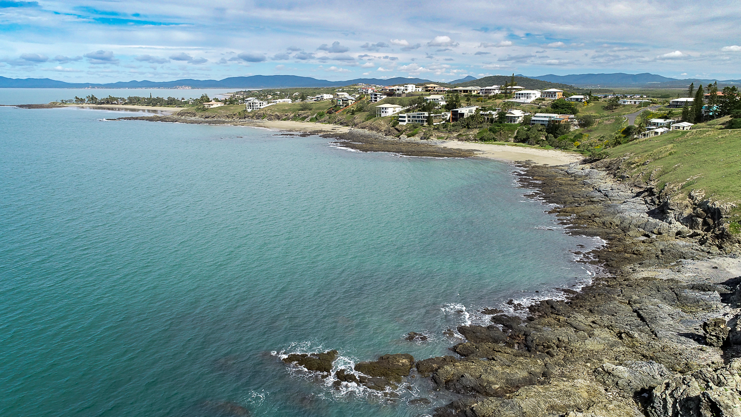 Emu Park Main Beach'in fotoğrafı çok temiz temizlik seviyesi ile