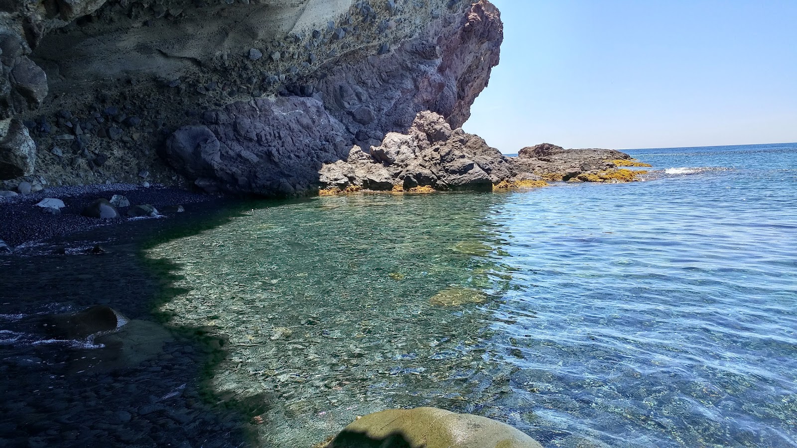 Foto van Cala del Carnaje met kleine baai