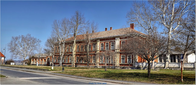 Értékelések erről a helyről: Volt Balassa-iskola, Esztergom - Iskola