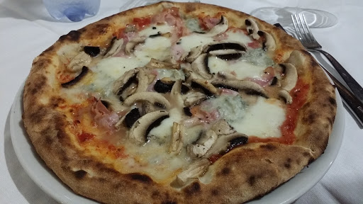 La Rosa Nera Pizzeria-Panificio in Barcellona Pozzo di Gotto, Città Metropolitana di Messina
