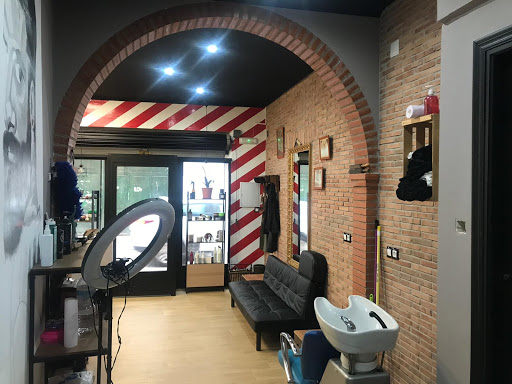 Men's Salón  Toni Rodríguez Barberlife en Beas de Segura, Jaén