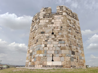 Süleyman Kulesi Ve Antik Mağaralar