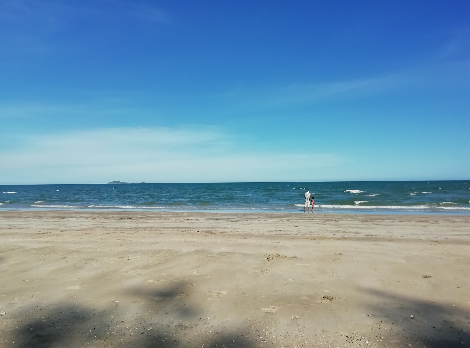 Hat Wanakorn Beach photo #7