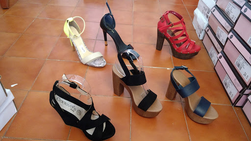 Stores to buy heels Cancun