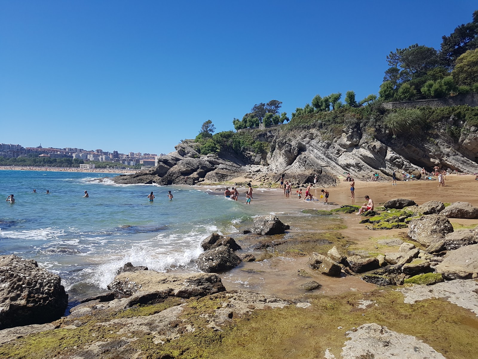 Photo of Playa de Los Molinucos with very clean level of cleanliness