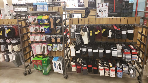 Shoe Store «DSW Designer Shoe Warehouse», reviews and photos, 8400 Factory Shops Blvd #400, Jeffersonville, OH 43128, USA