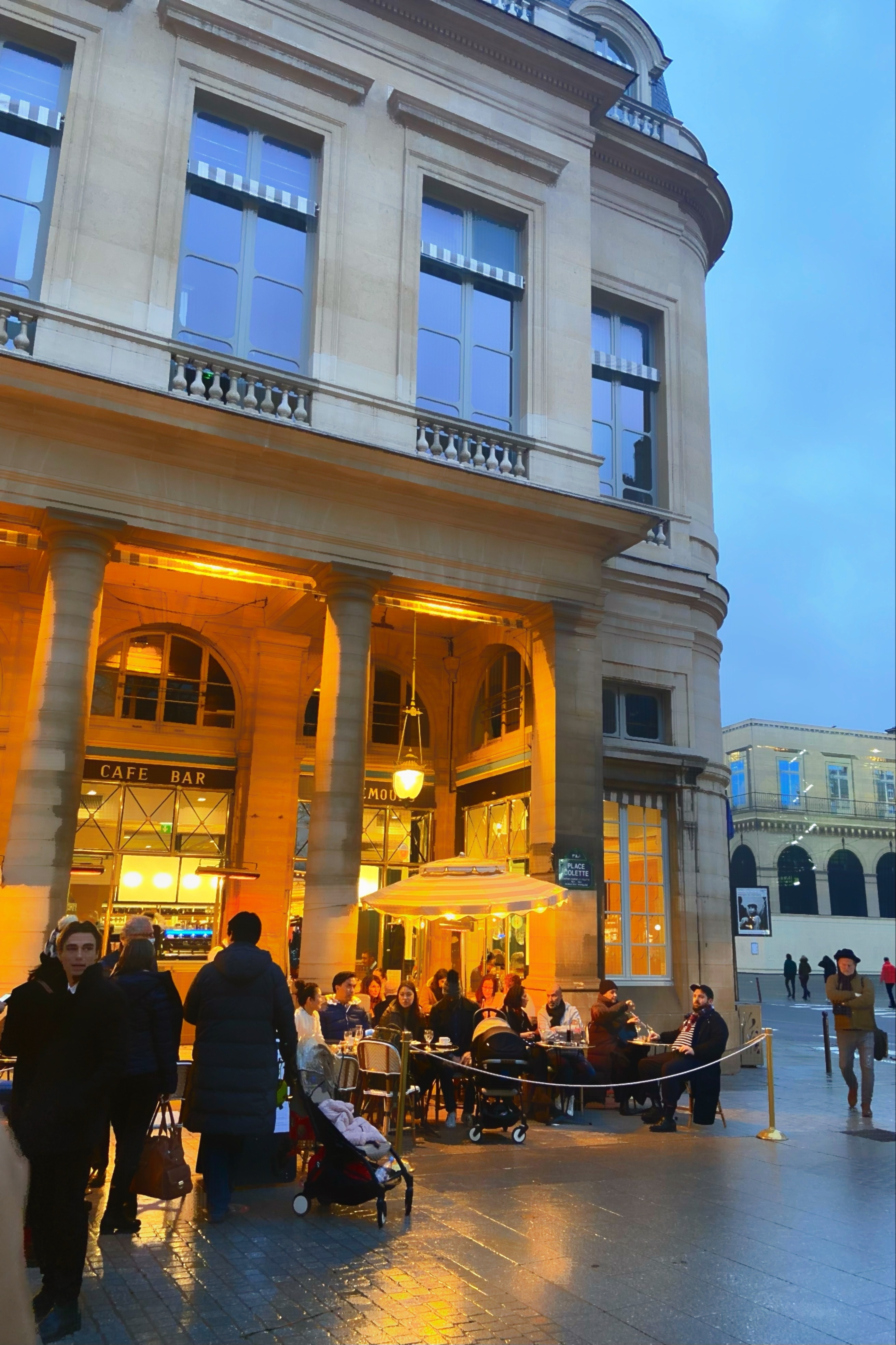 Photo n° 3 de l'avis de Streetmoodparis. fait le 13/12/2021 à 19:46