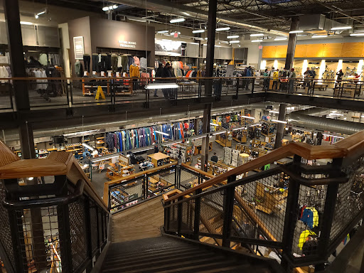 Camping Store «REI», reviews and photos, 2700 Seaglass Way, Oxnard, CA 93036, USA